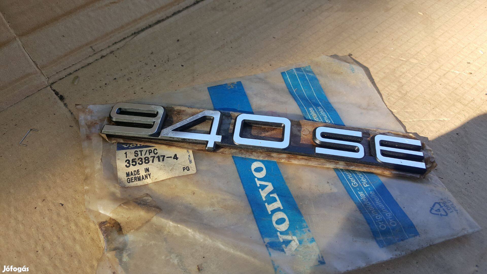 Volvo 3538707 940 SE csomagtér felirat