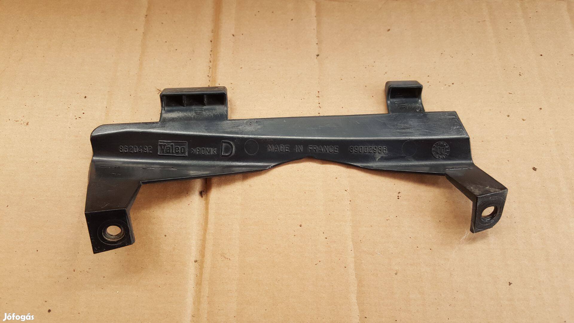 Volvo 8620492 jobb oldali fényszórótörlő ütköző