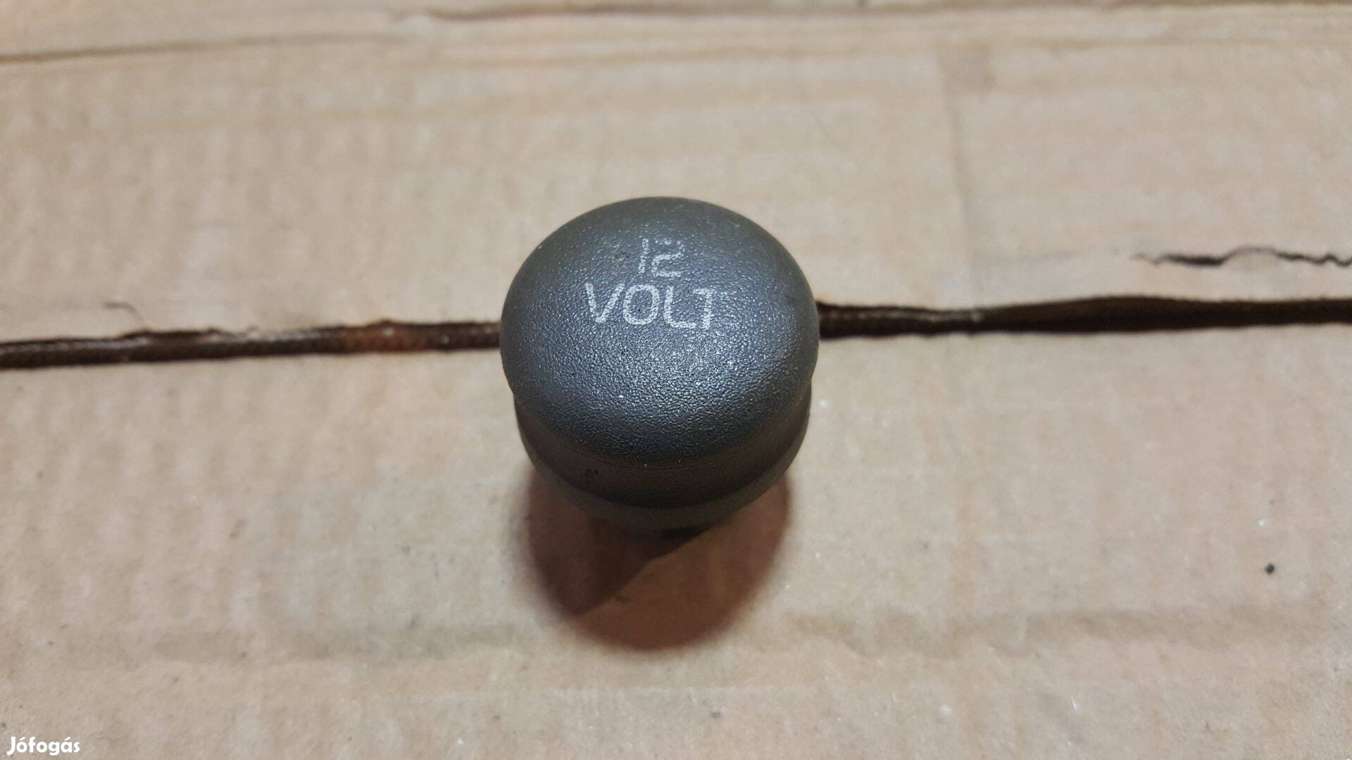 Volvo 8622878 S60 S80 V70 XC70 12V aljzatdugó
