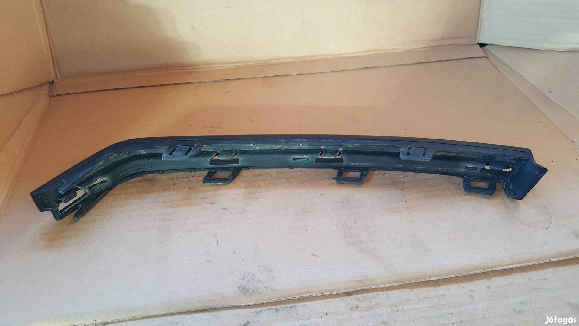 Volvo 8662643 S80 hátsó lámpa díszléc