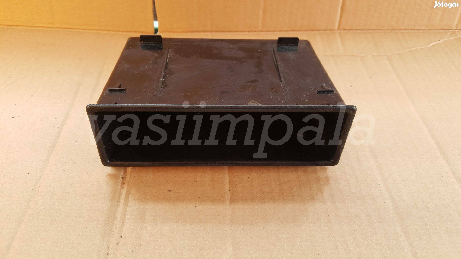 Volvo 9132775 850 tárolórekesz 1-din rádióhoz