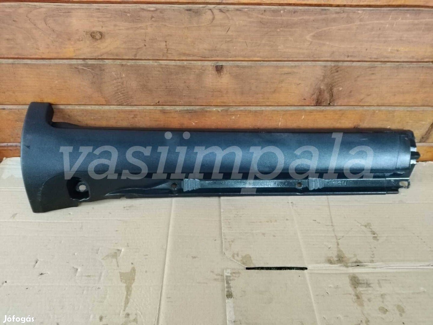 Volvo 9190524 V70 jobb hátsó küszöbburkolat