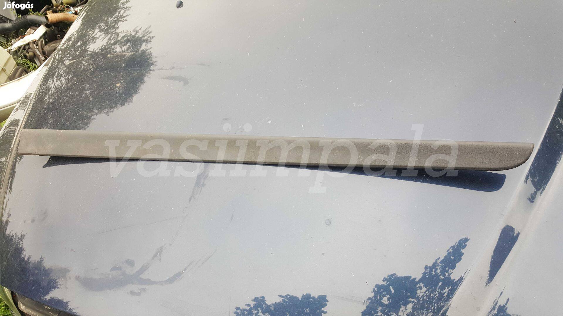 Volvo 9484226 S60 V70 XC70 jobb első ajtódíszléc