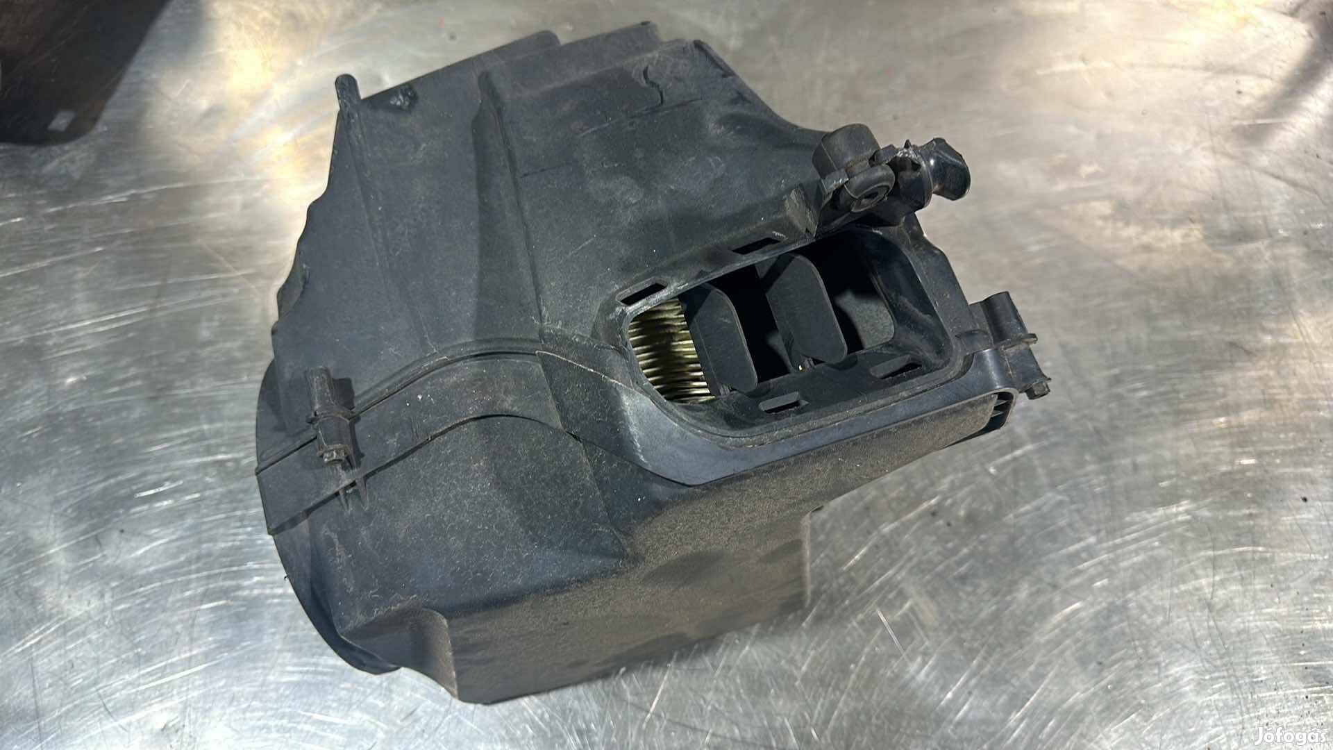 Volvo C30 légszuröház