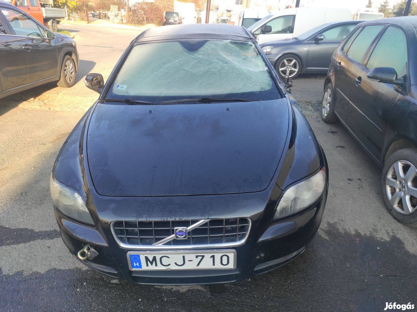 Volvo C70 - bal oldalán sérült