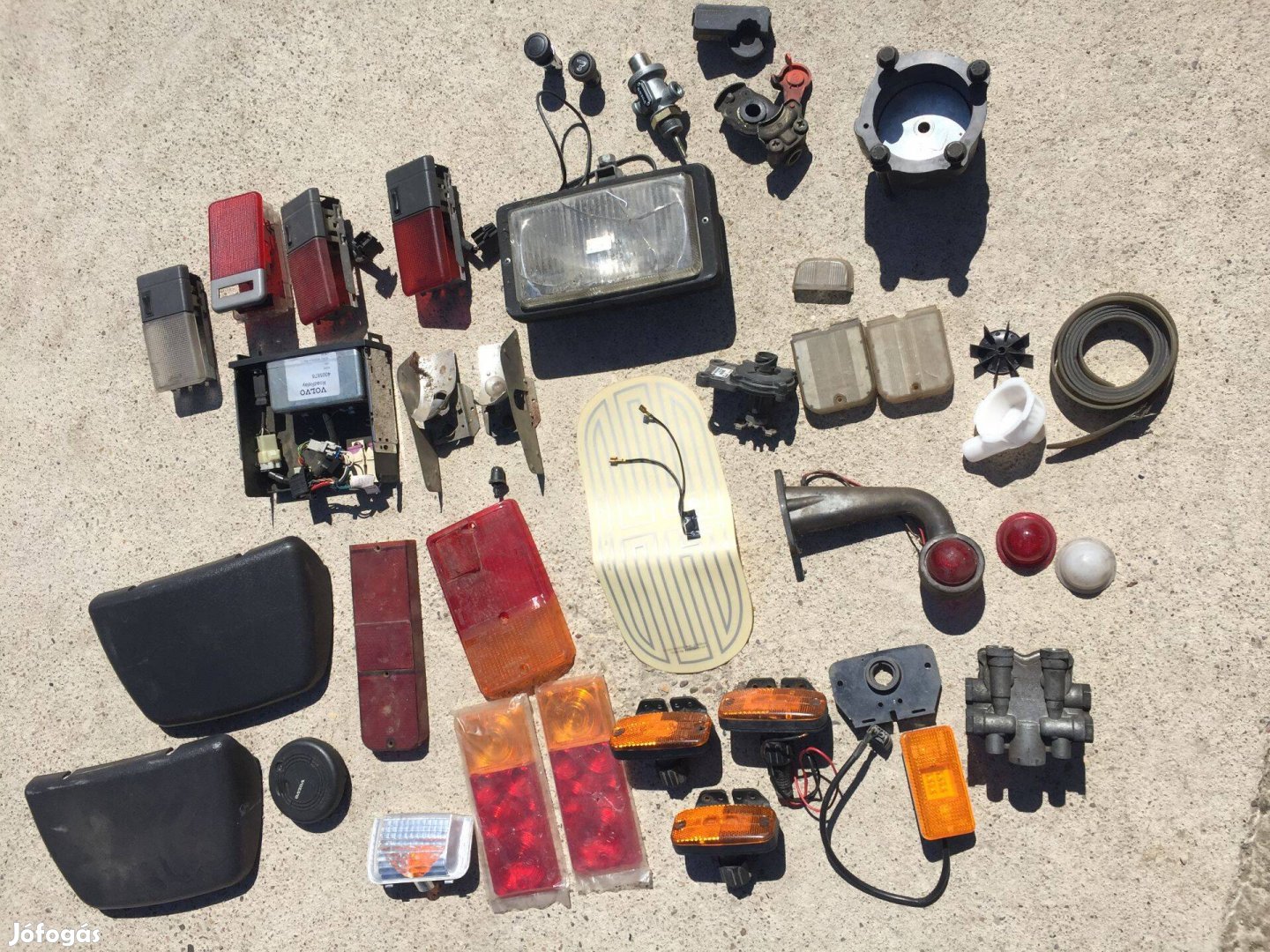 Volvo FH12 alkatrészek , lámpa, fülketartó, index szabályzó road relay