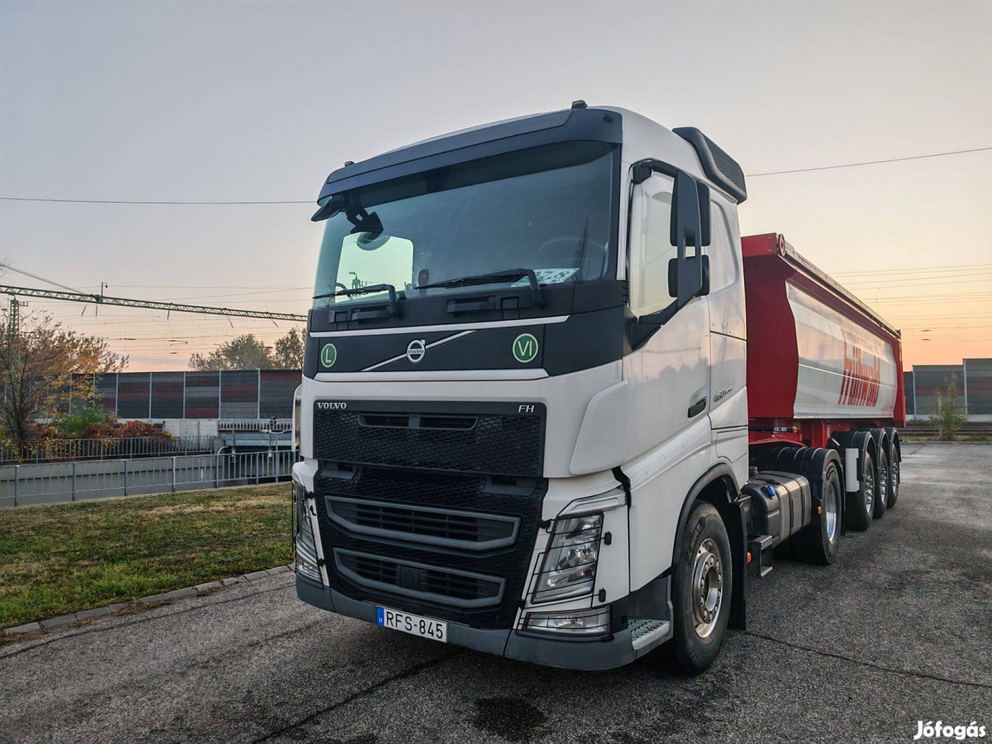 Volvo FH460 nyerges vontató Tisvol nyerges billenős félpótkocsi szerel
