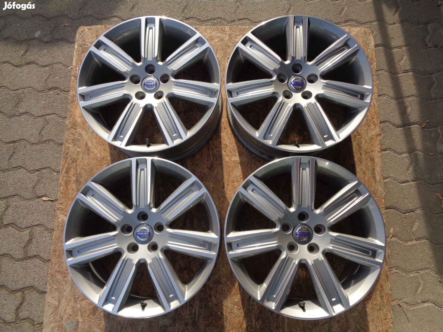 Volvo Gyári alufelni 18-as, 5×108-as, Polir-szürke, újszerűen eladó