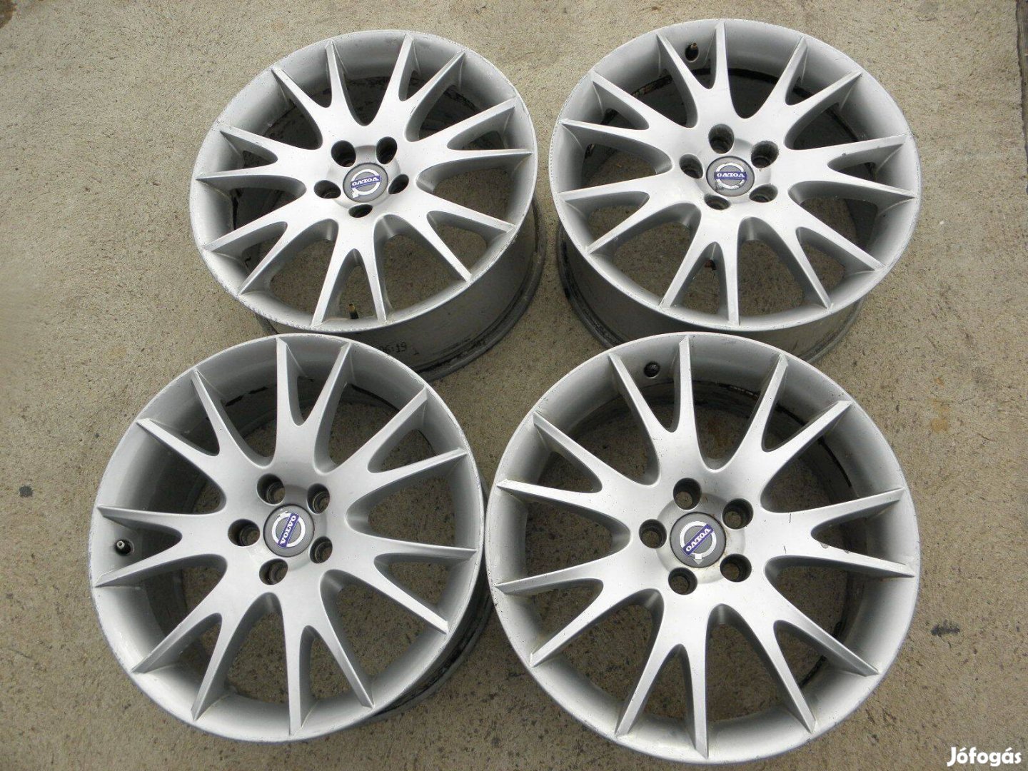Volvo Mirzam R18 gyári alufelni 63,3mm 5*108