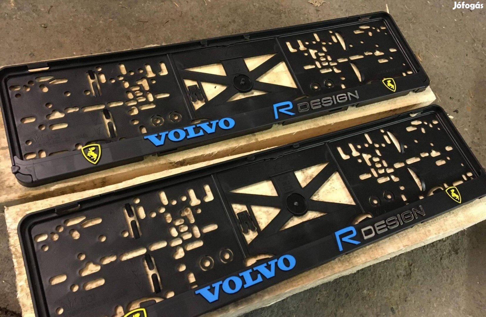 Volvo R Design rendszámtábla keret