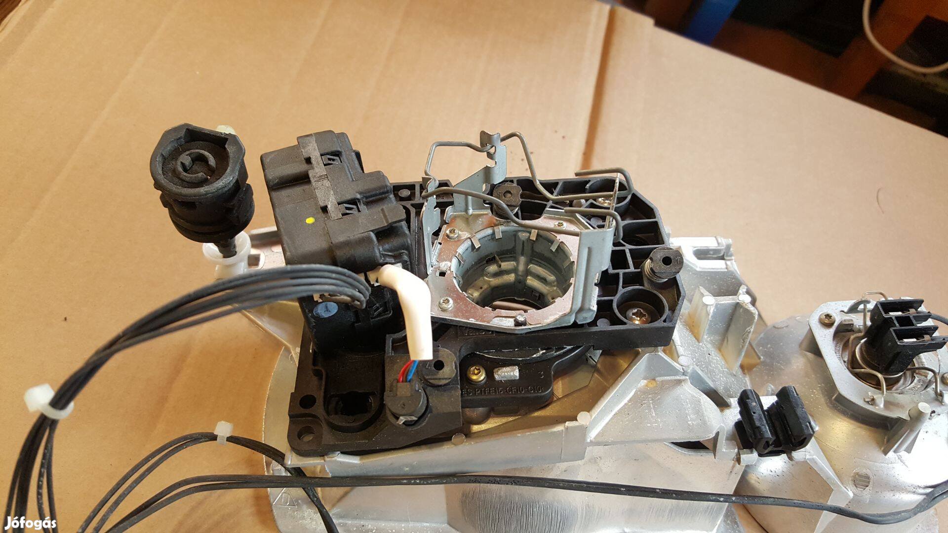 Volvo S60 S80 V70 XC70 xenonlámpa önszintezőmotor jobb oldali