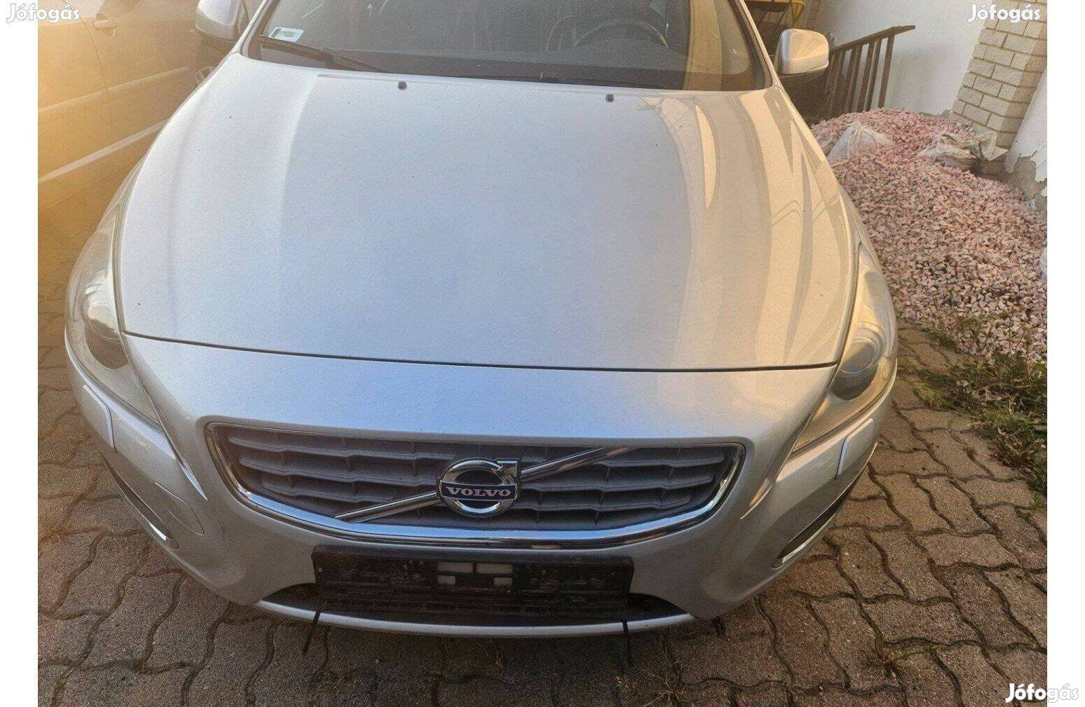 Volvo S60, V60 Gyári bontott alkatrészek, komplett eleje, ajtók, motor