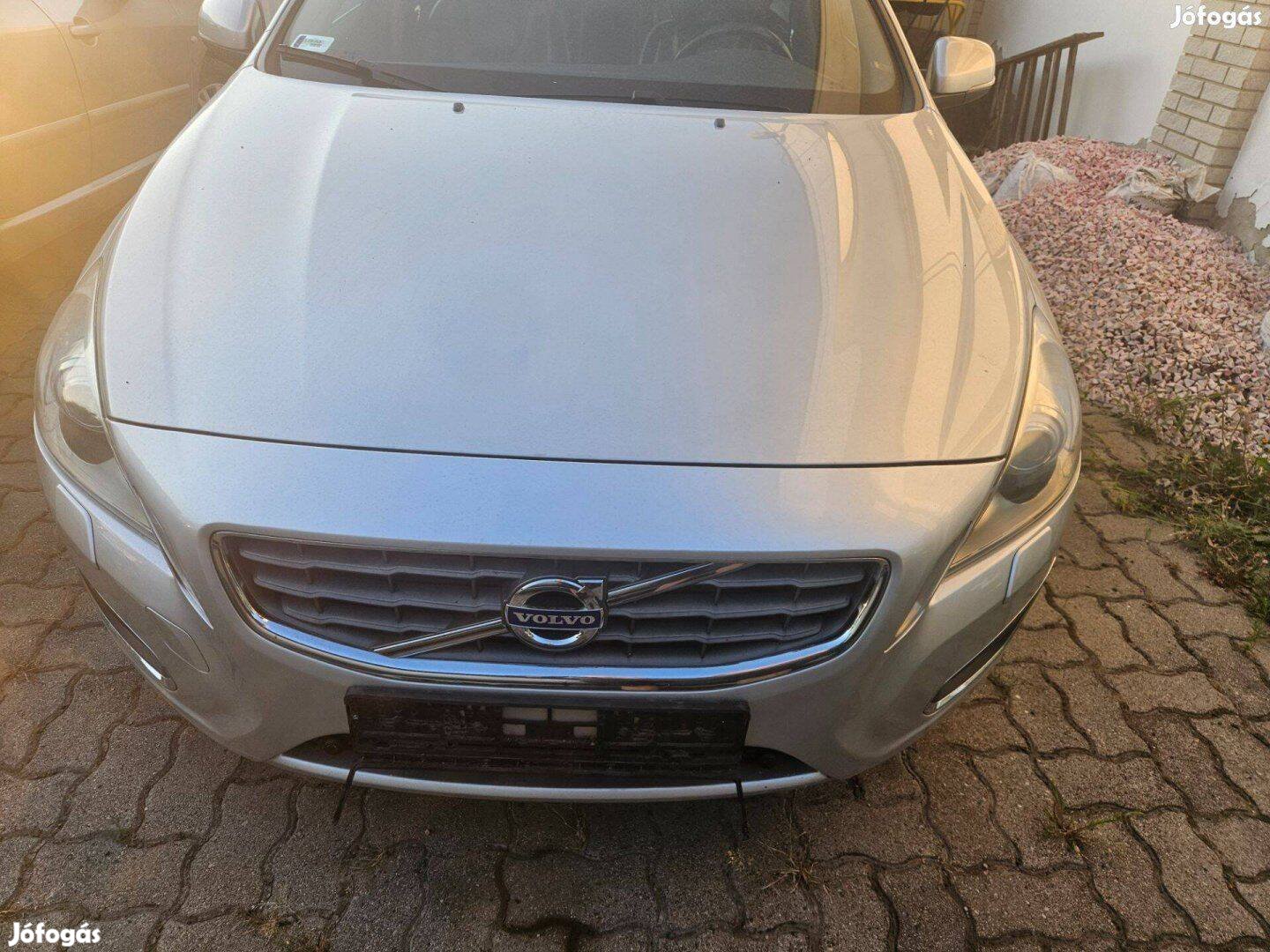 Volvo S60, V60 Gyári bontott alkatrészek, komplett eleje, ajtók, motor