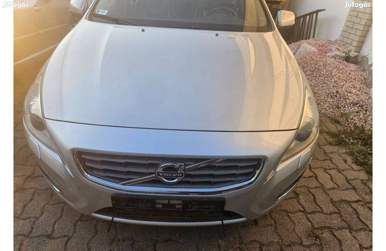 Volvo S60, V60 Gyári bontott alkatrészek, komplett eleje, ajtók, motor