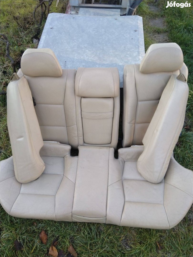 Volvo S60 hátsó ülés