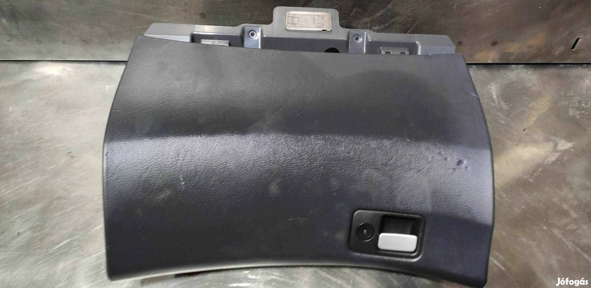 Volvo S80 kesztyü tartó