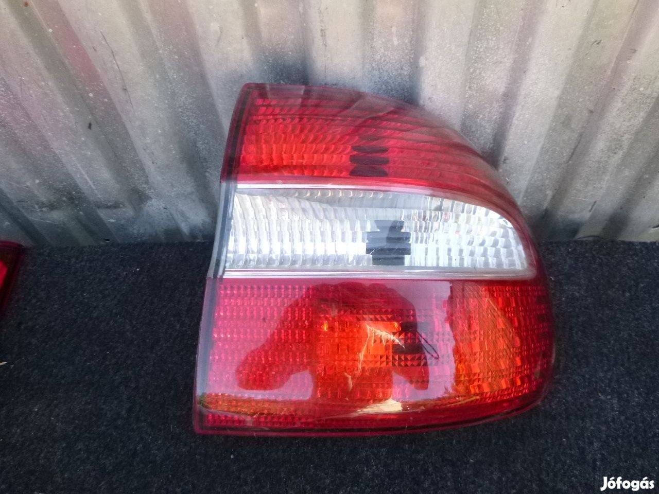 Volvo V40 -04-ig Jobb hátsó lámpa