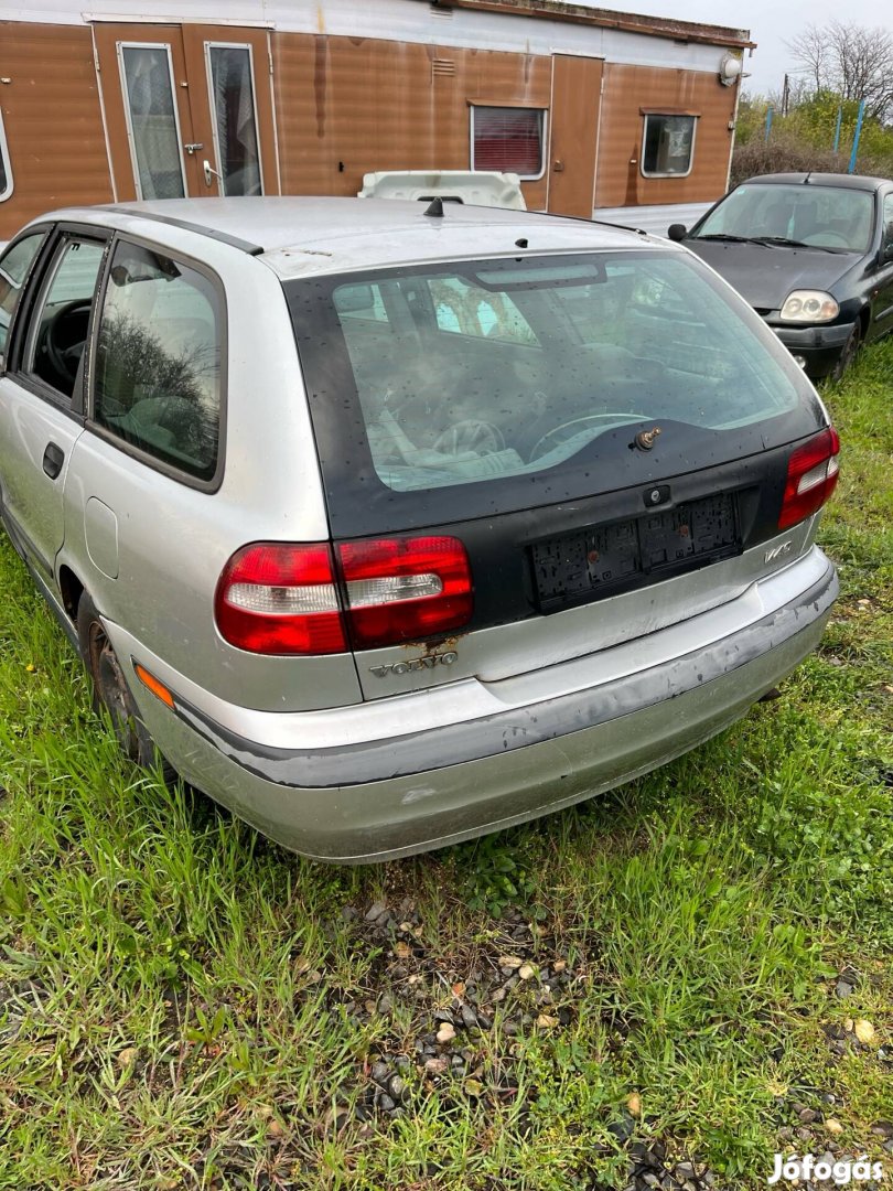 Volvo V40 alkatrészek!