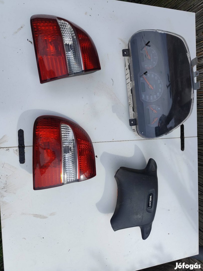 Volvo V40 visszapillantó tükör és hűtőrács eladó 