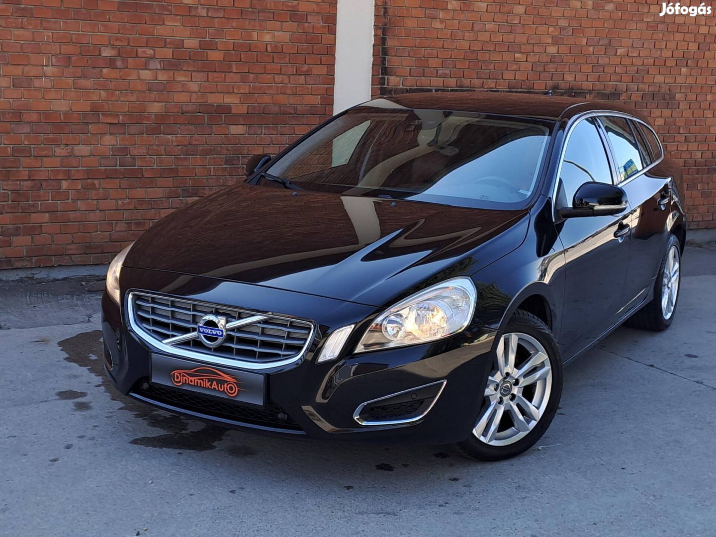 Volvo V60 1.6 D Drive Momentum Barna Bőr-Koccan...