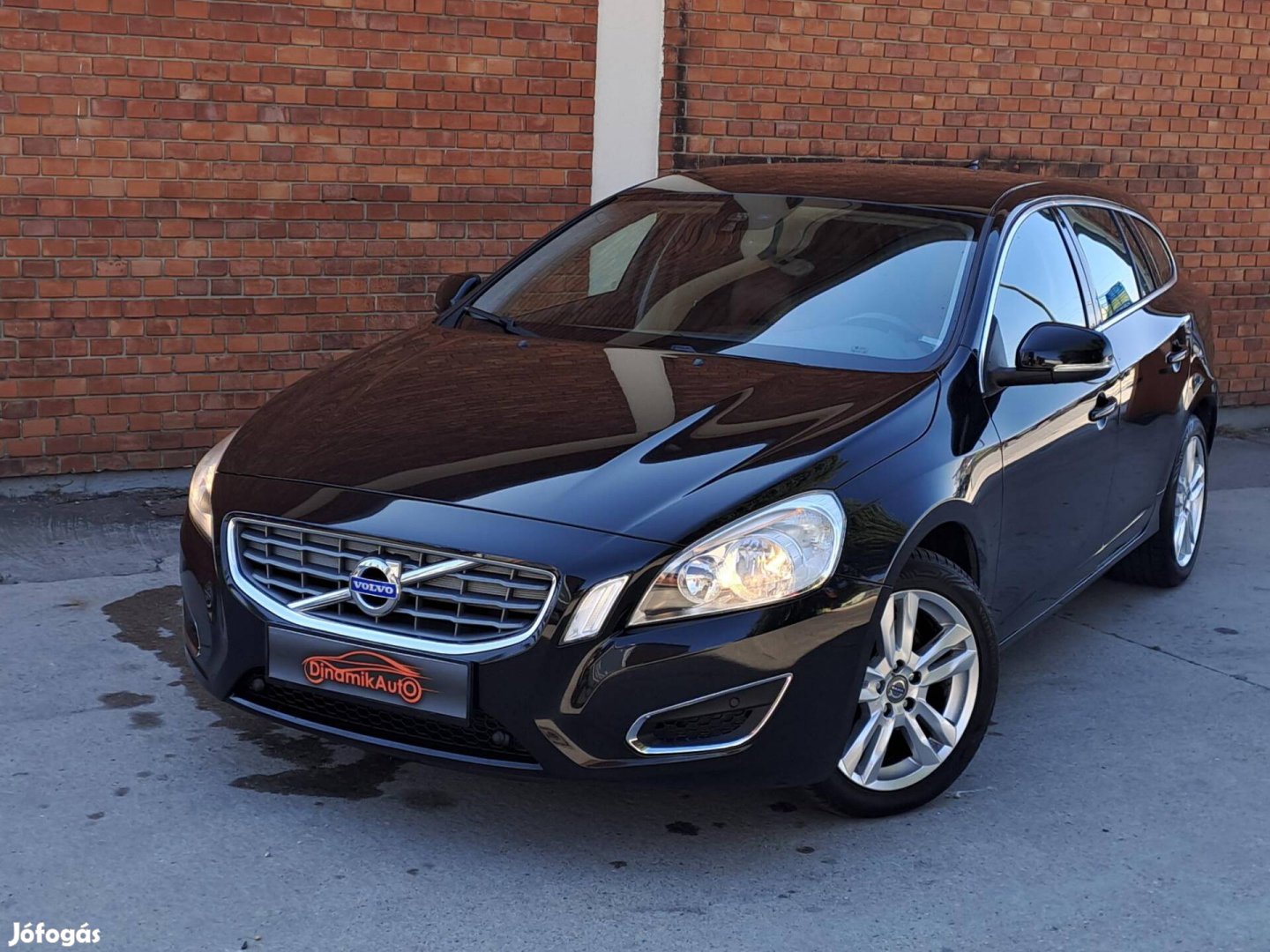 Volvo V60 1.6 D Drive Momentum Barna Bőr-Koccan...