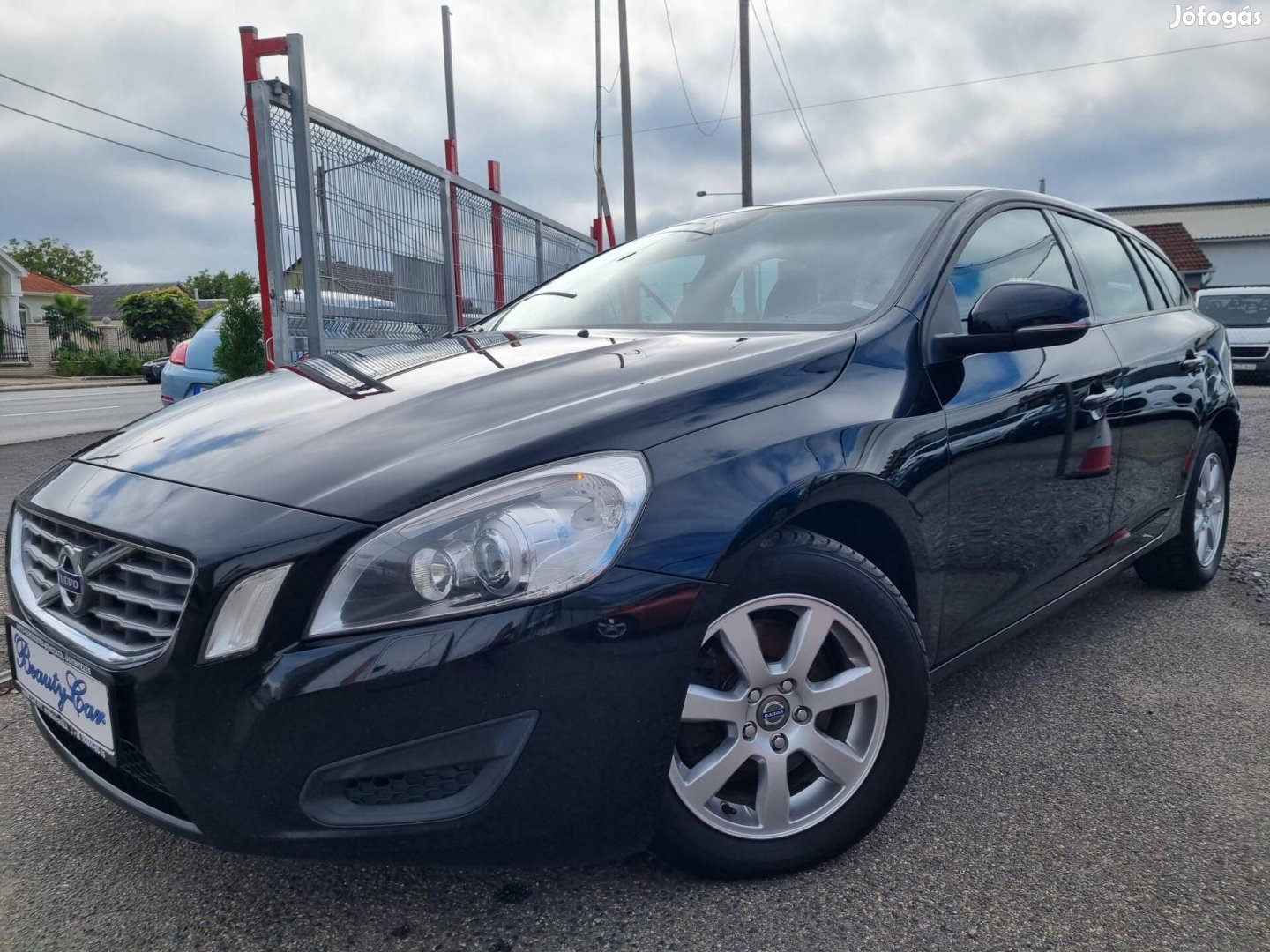 Volvo V60 1.6 D Drive Momentum Szervízkönyv!!!