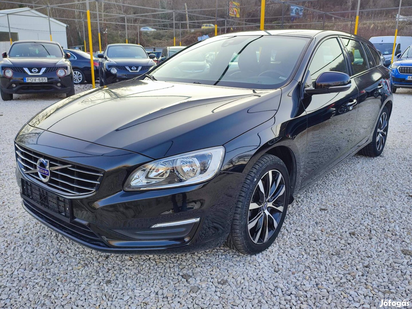 Volvo V60 2.0D D2 Dynamic Edition Szervizkönyv-...
