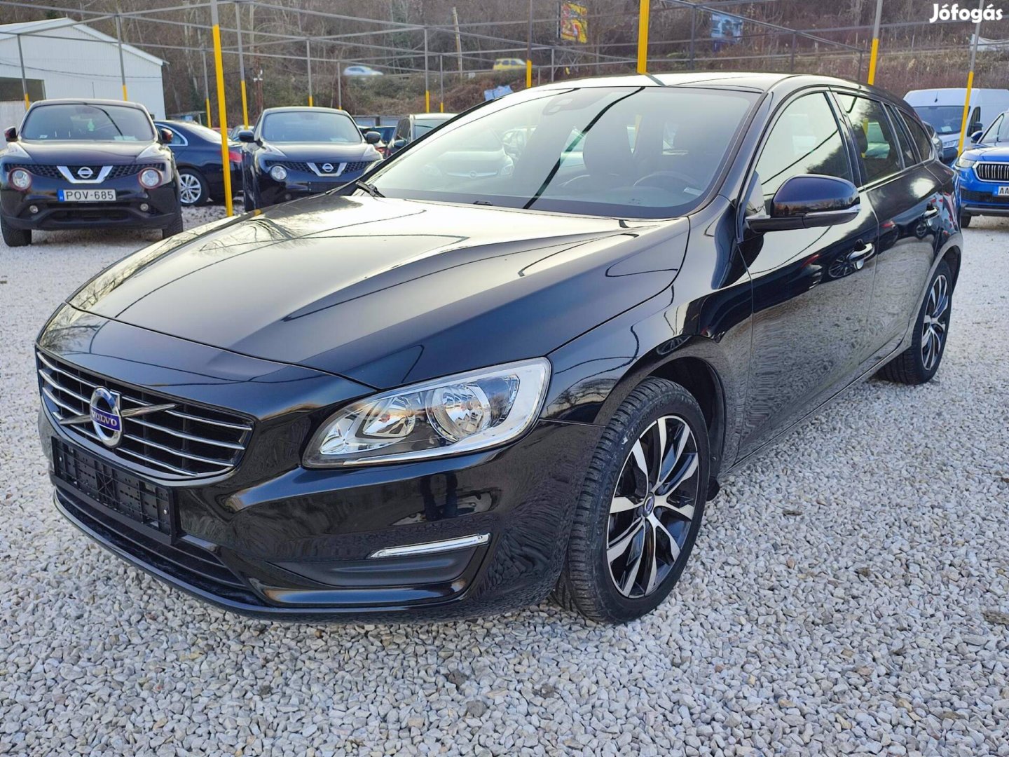 Volvo V60 2.0D D2 Dynamic Edition Szervizkönyv-...
