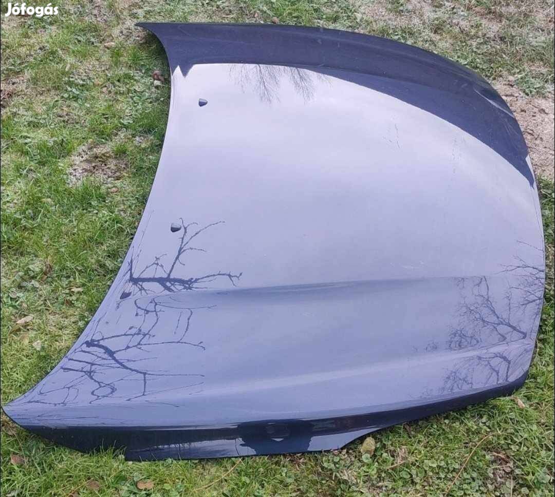Volvo V60 Gépháztető