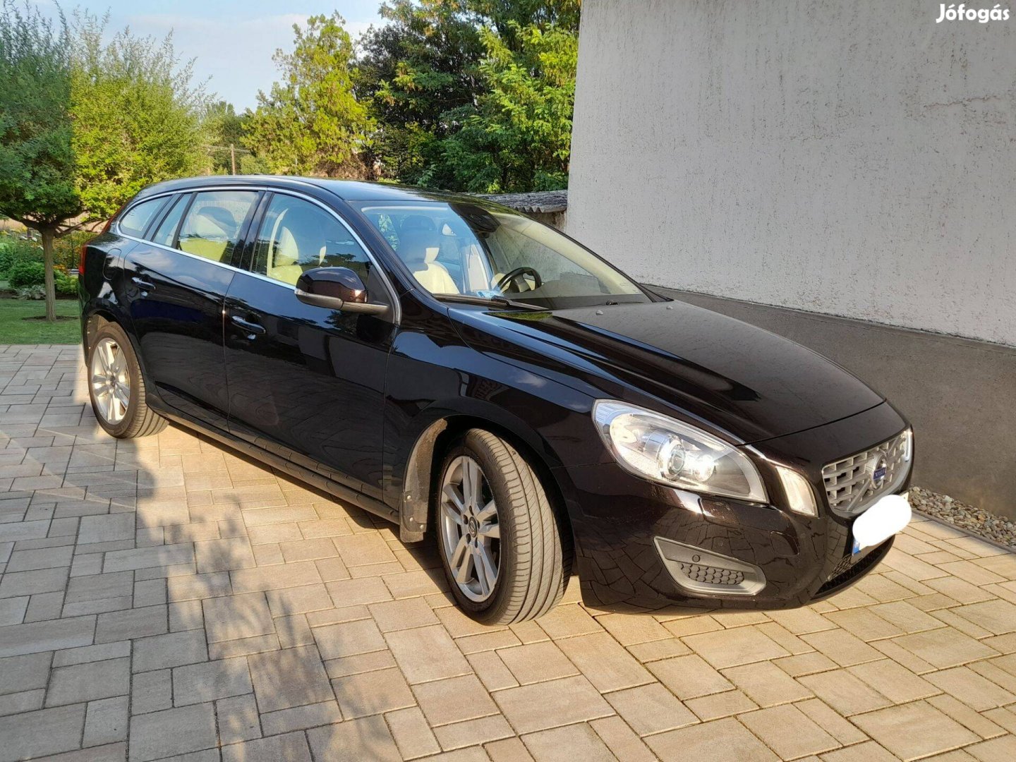 Volvo V60 Momentum 2D