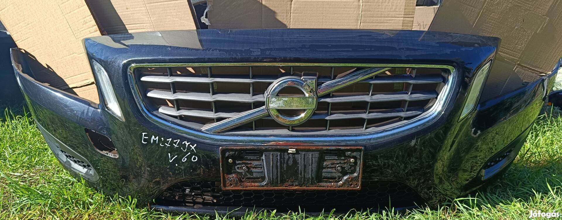Volvo V60 első lökhárító részeivel