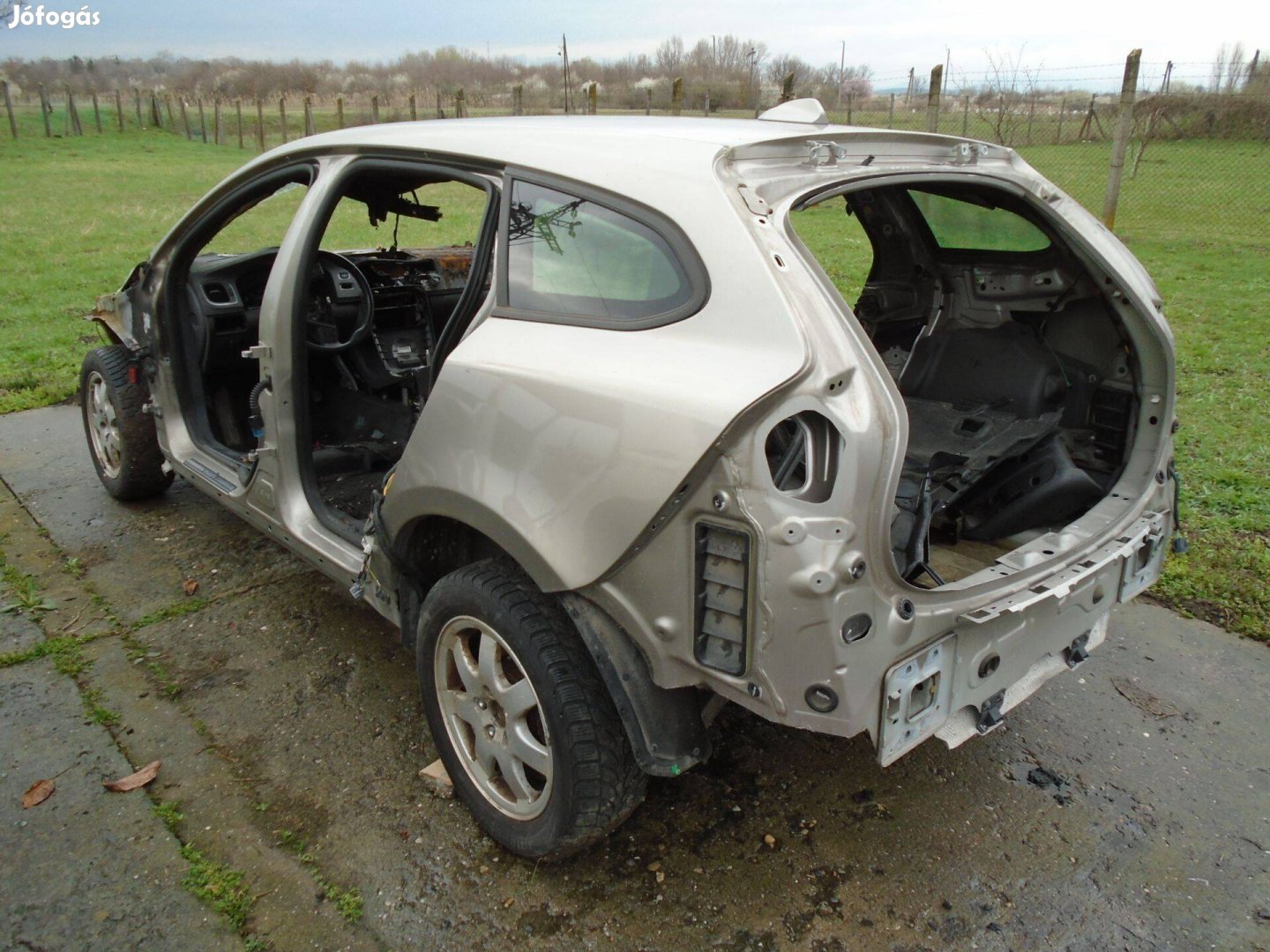 Volvo V60 sárvédő, tető, hátsó híd eladó! 2011-2017-ig