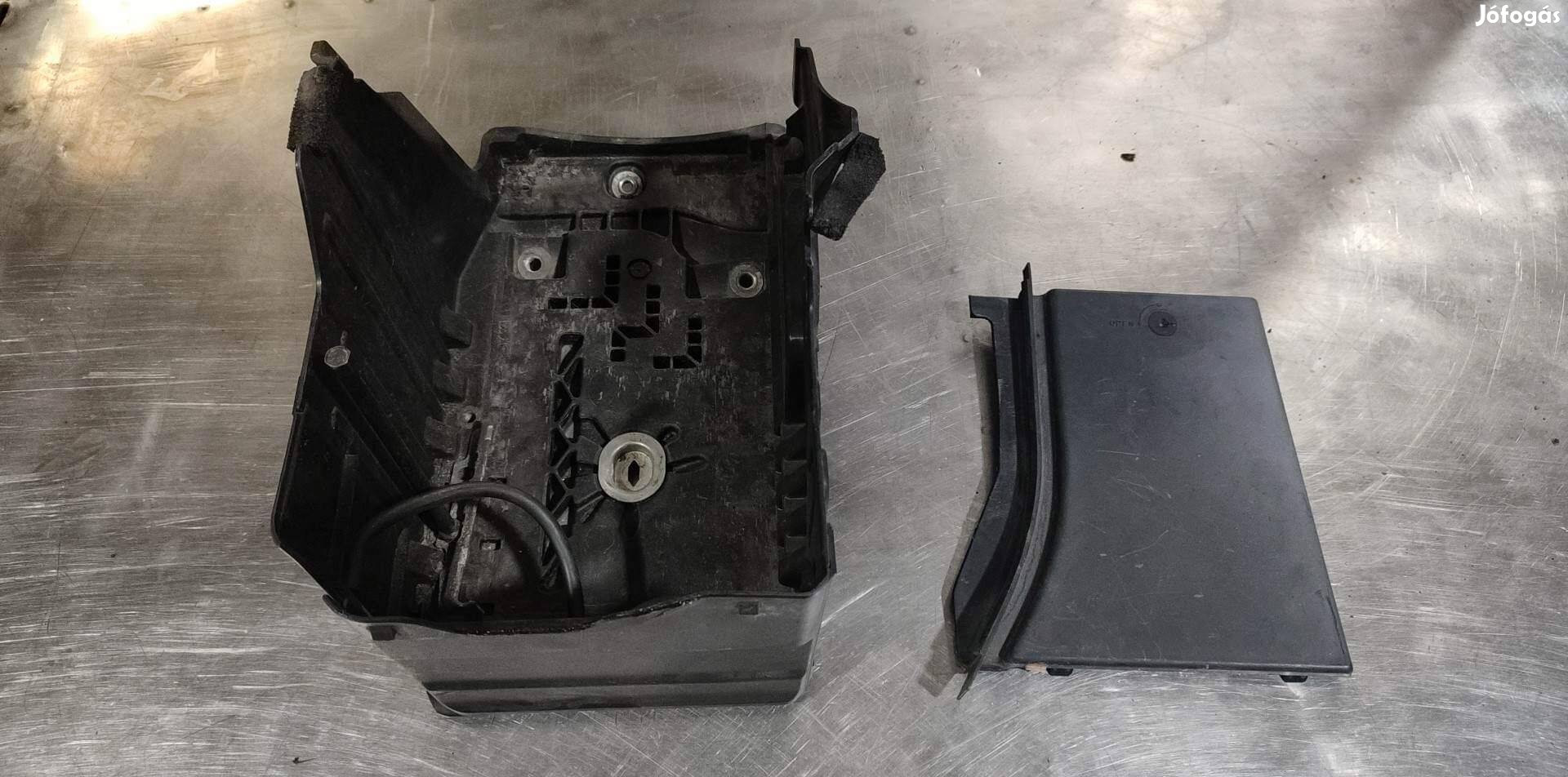 Volvo V70 III 3 MK3 Akkumlátor tartó, takaró