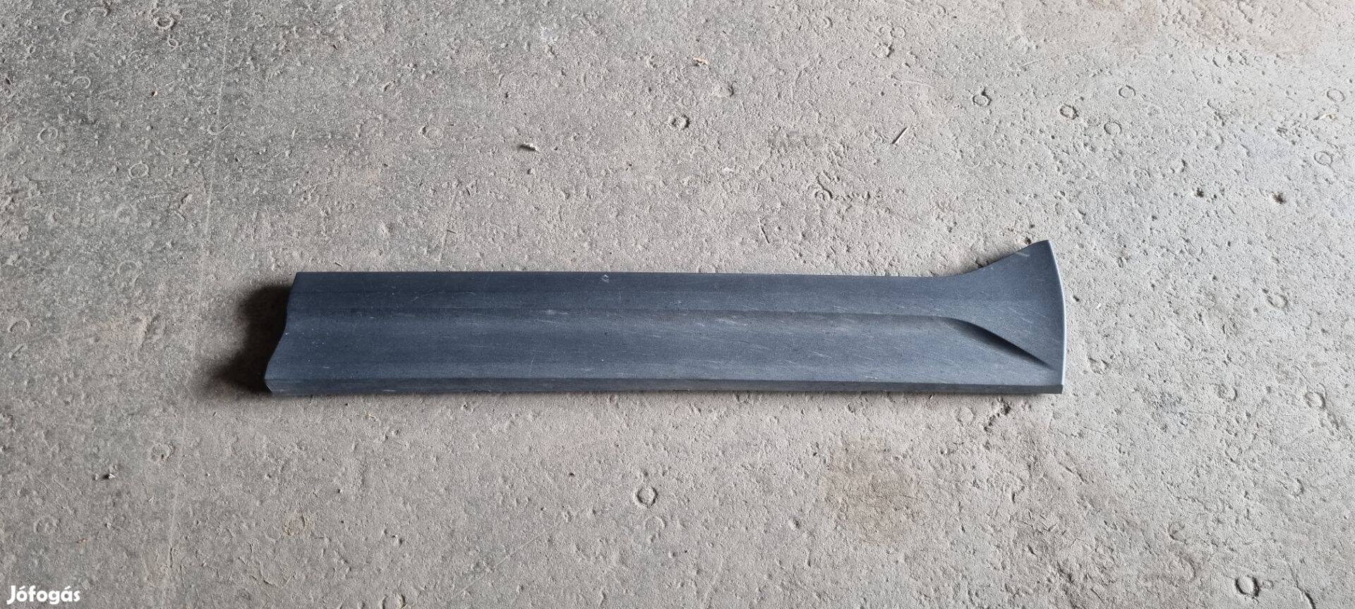 Volvo XC40 2018- Jobb első ajtó burkolat díszléc 31448317