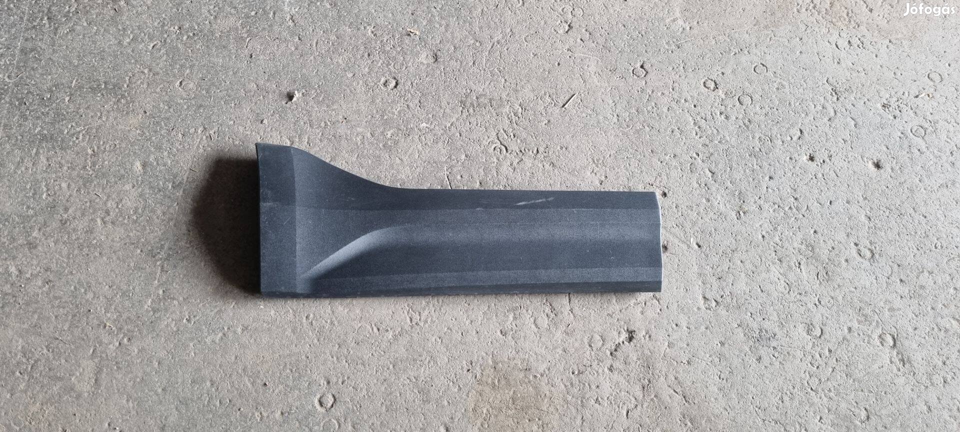 Volvo XC40 2018- Jobb hátsó ajtó burkolat díszléc 31448319