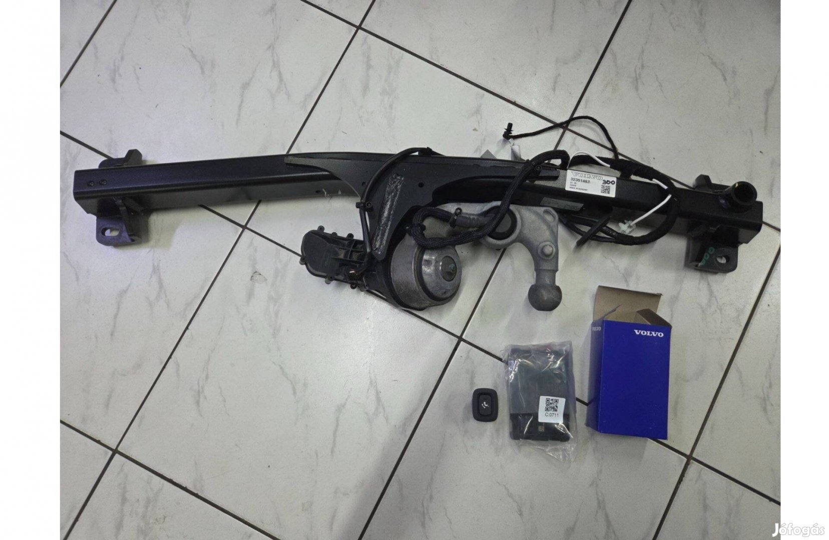 Volvo XC40, C40 komplett elektromosan kihajló vonóhorog