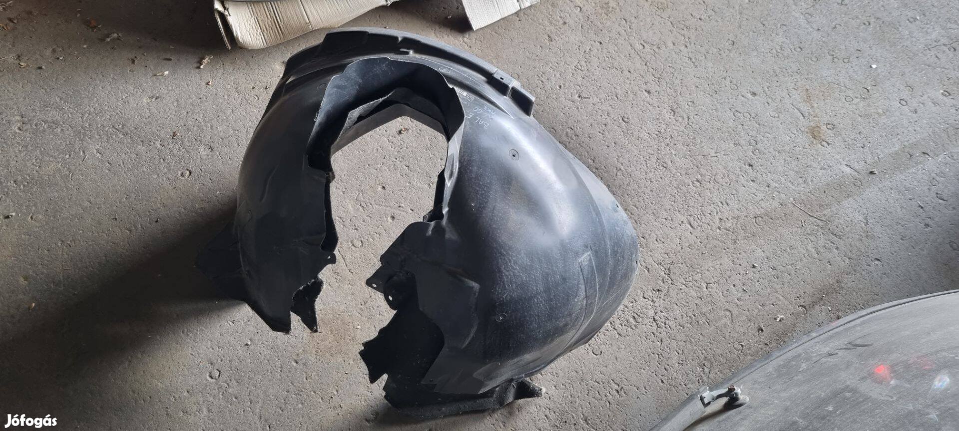 Volvo XC60 2017- Bal első dobbetét kerékdob 31694464