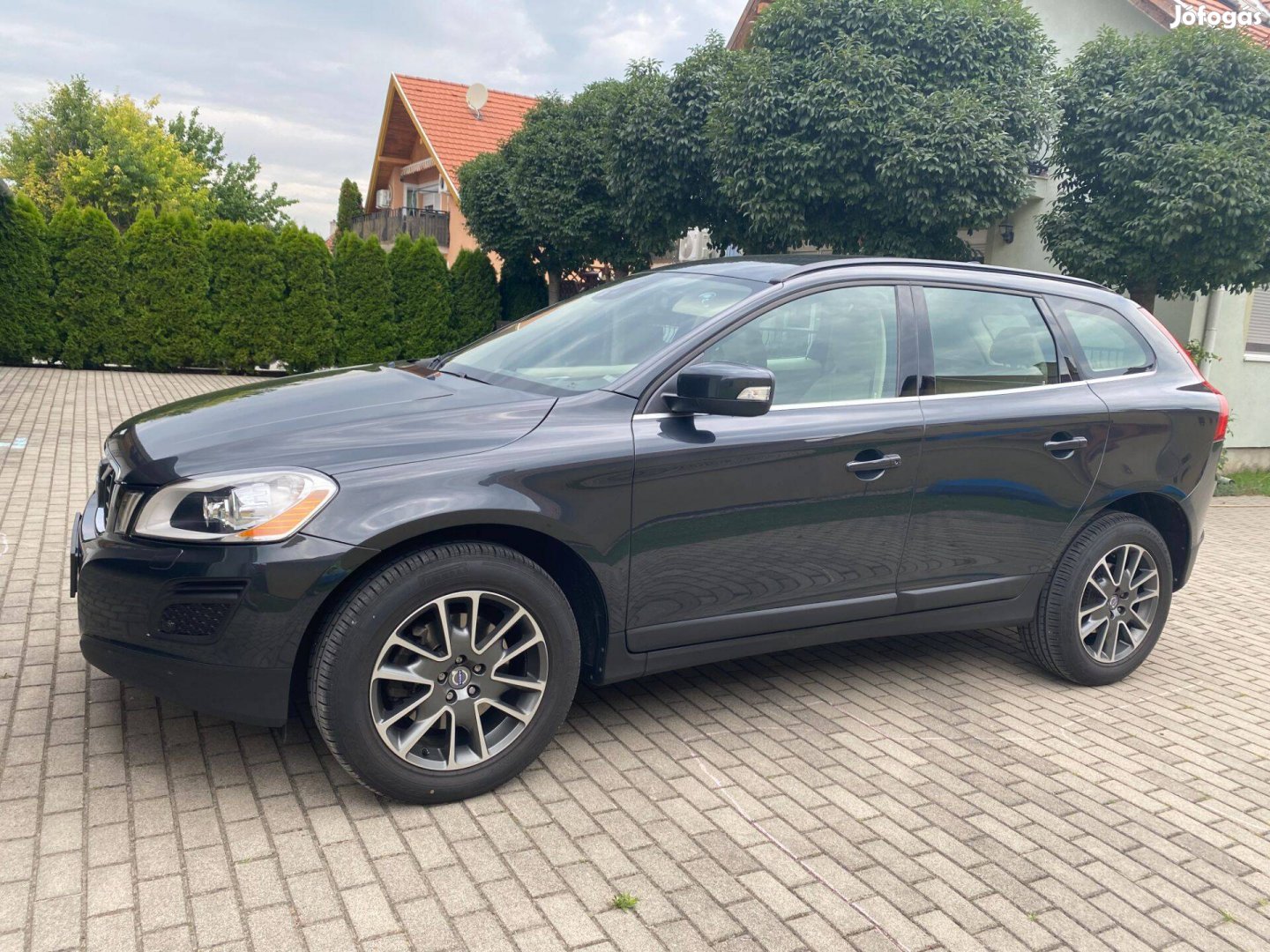 Volvo XC60 2.0 D Momentum FWD nagyon szép állapotban eladó