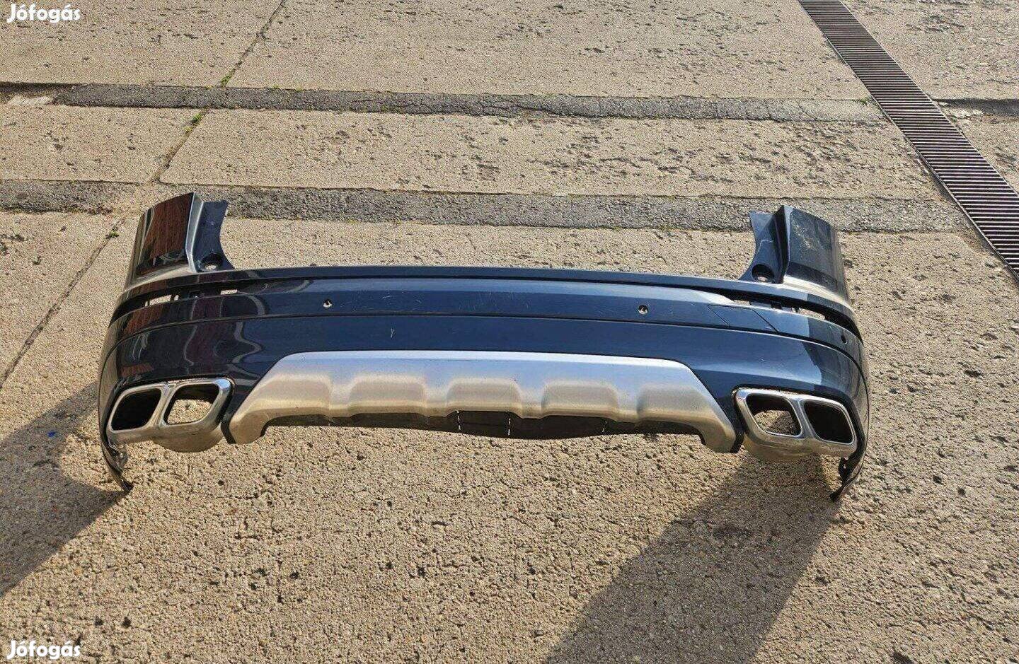 Volvo XC60 hátsó lökhárító, diffúzorral, toldattal egyben, 2017-2022