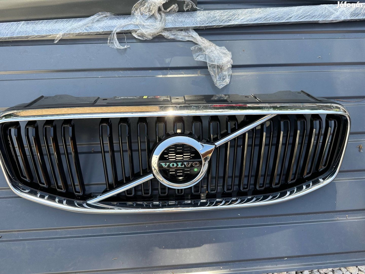 Volvo XC60 hűtőrács - hibás