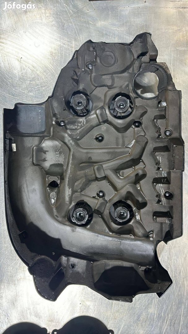 Volvo XC70 III 3 MK3 Motor burkolat