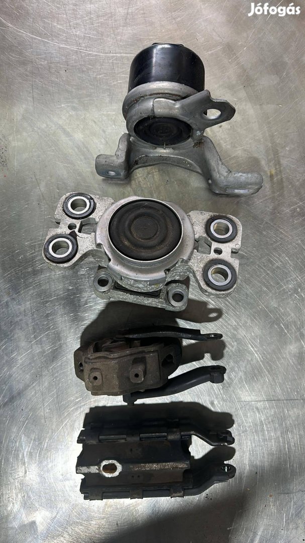 Volvo XC70 III 3 MK3 Motor tartó bak