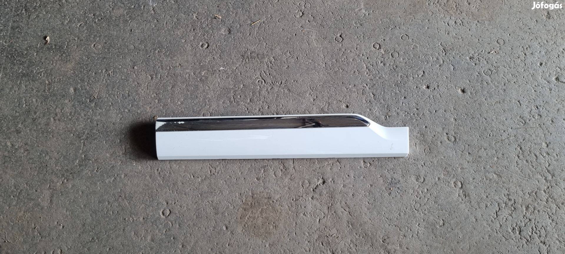 Volvo XC90 2014- Bal hátsó ajtó burkolat díszléc 31448431