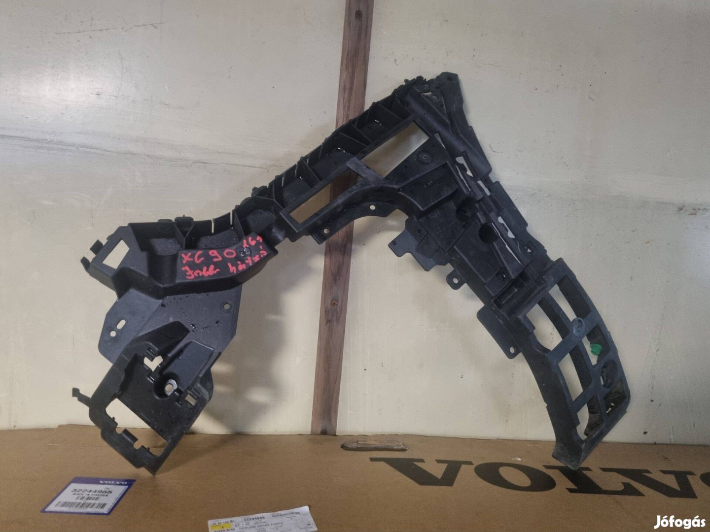 Volvo XC90 2016- jobb hátsó oldaltartó 31663176