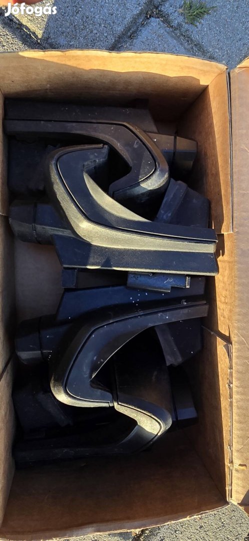 Volvo XC90 Thule 757 tetőcsomagtartó adapter