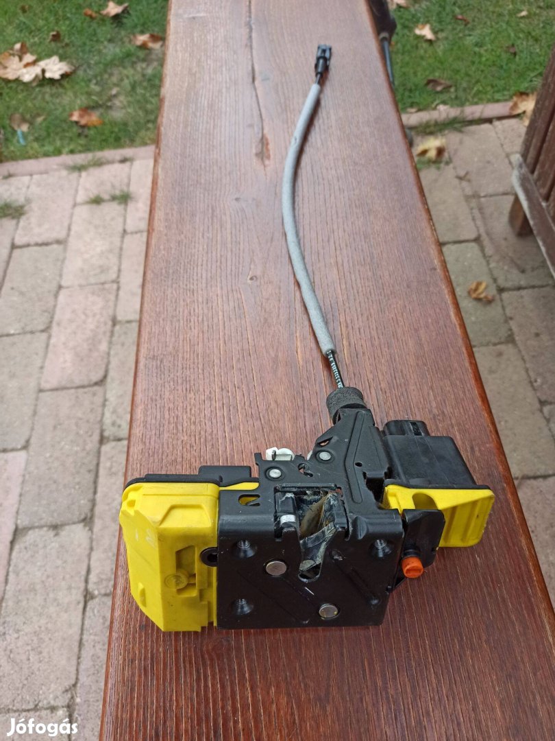 Volvo XC90 bal hátsó zárszerkezet