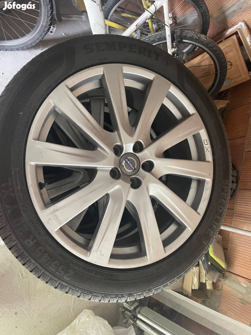 Volvo XC 20 alufelni újszerű nyárigumival