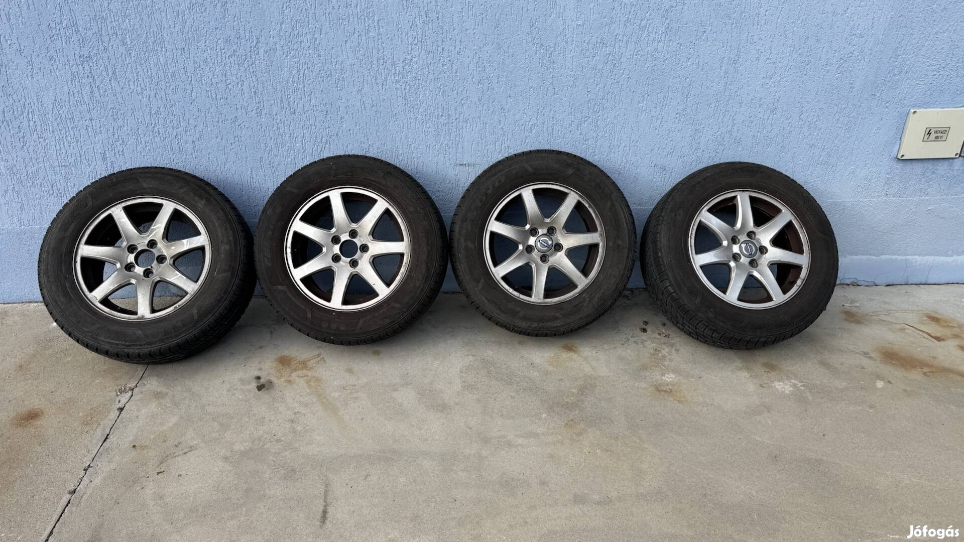 Volvo XC 70 gyari 16" alufelni szett teli gumival