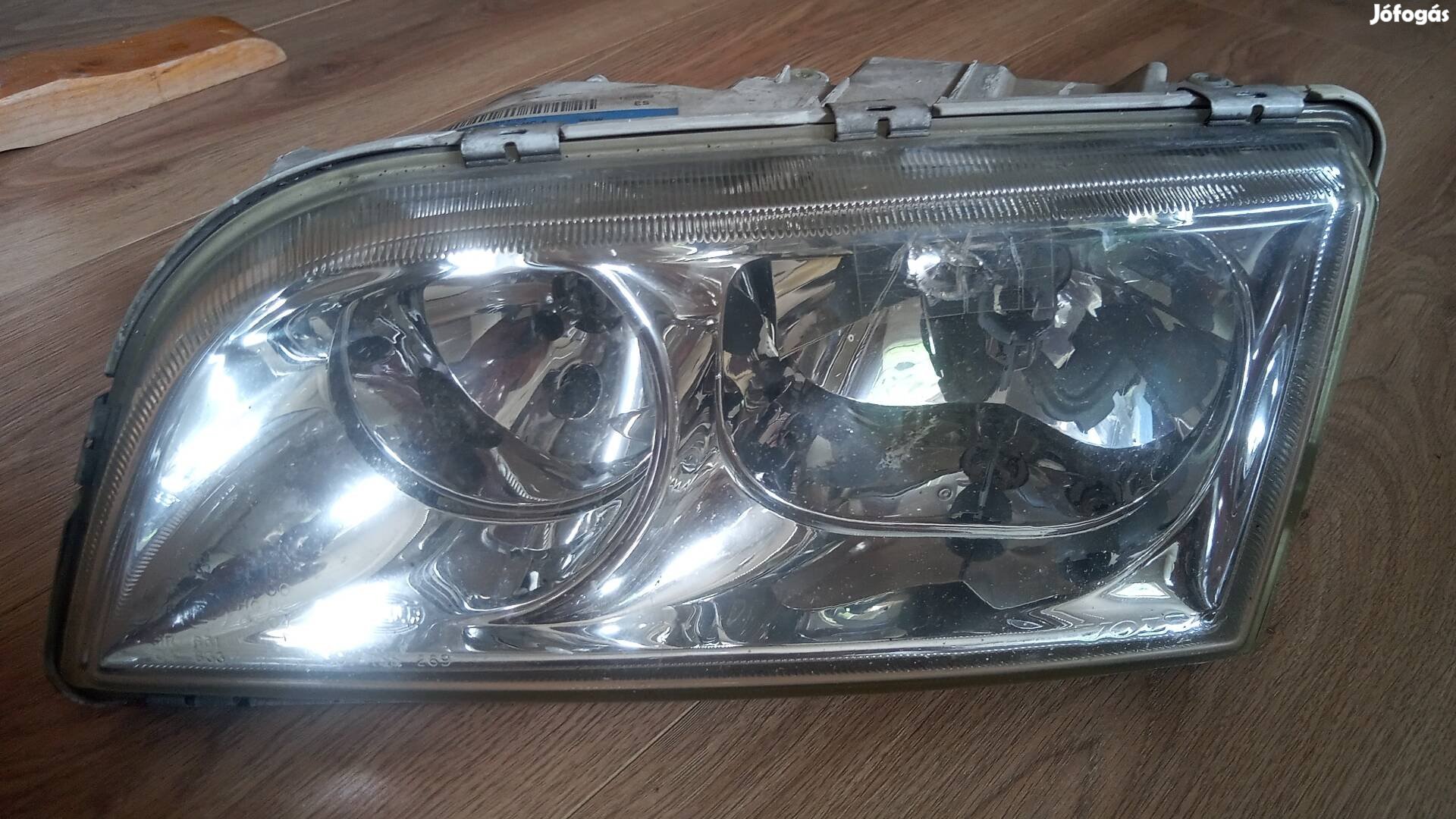 Volvo bal első halogén lámpa