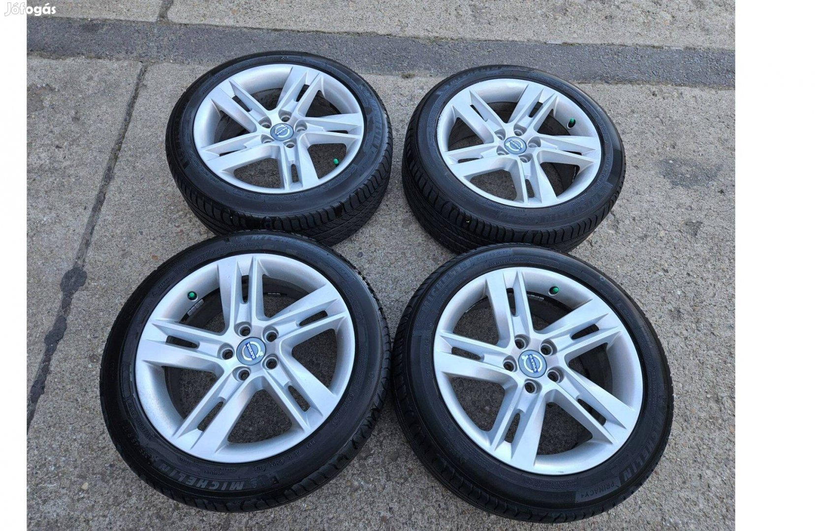 Volvo gyári Sadia 17" colos alufelni Michelin gumikkal! 5x108